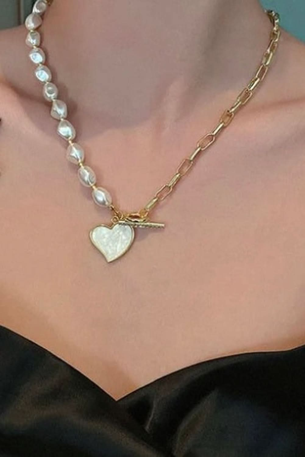 Gold Heart Shape Pendant Rhinestone Pearl Chain Necklace.