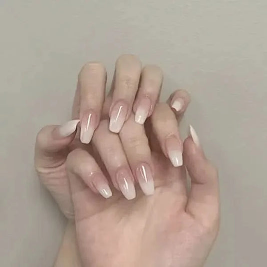 Wearable white gradient false nails.