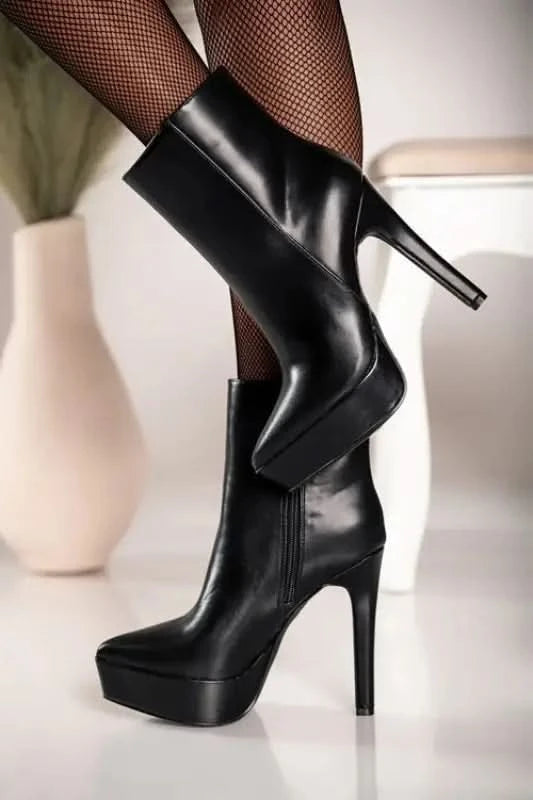 Yons elegant high heel ankle boots black.