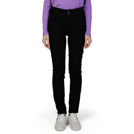 Black skinny jeans paired with a purple long-sleeve top and white sneakers.